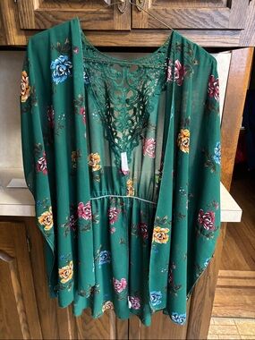 No Boundaries Forest Green Floral Lace-Back Kimono